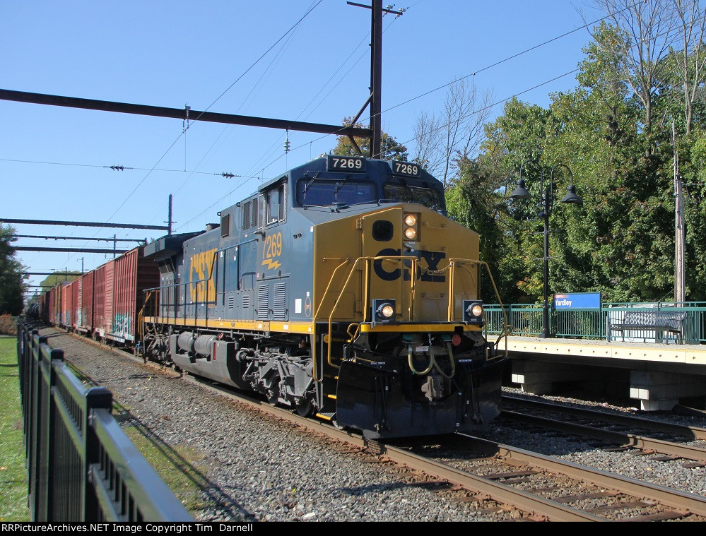 CSX 7269 leads M404